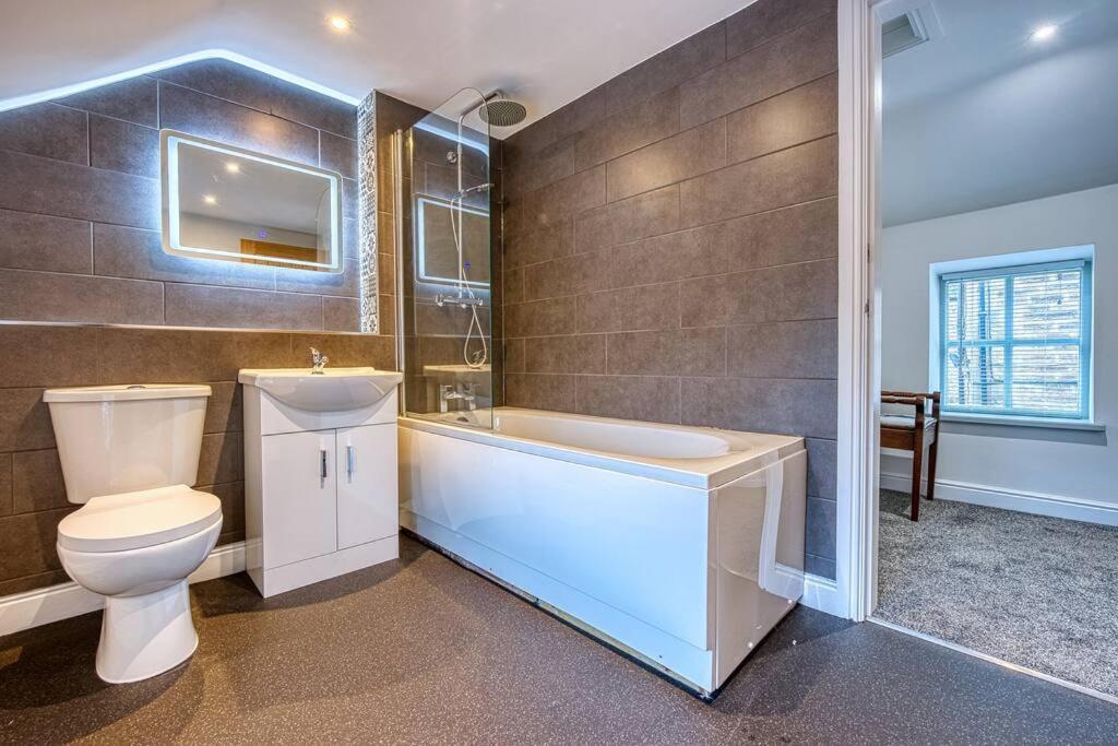 Delightful Two-Bedroom Cottage In The Heart Of Bakewell Extérieur photo