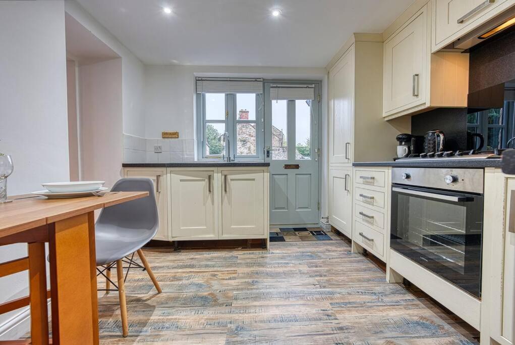 Delightful Two-Bedroom Cottage In The Heart Of Bakewell Extérieur photo
